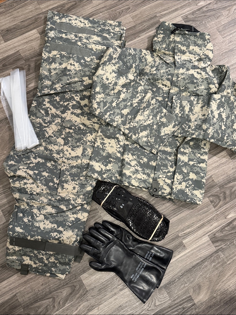 New army digital camo chemical suit sz medium regular